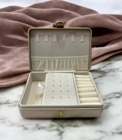 جاجواهری الیزابت