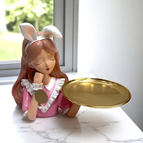 دختر سینی به دست مدل 3