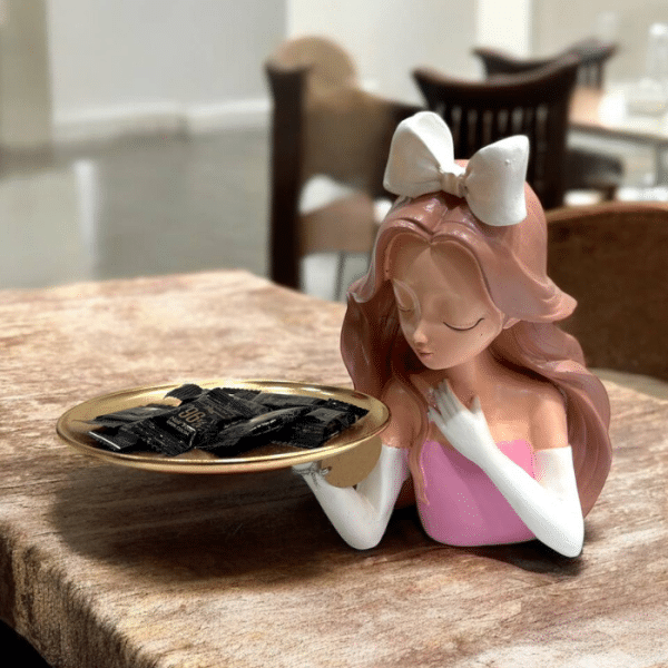 دختر سینی به دست مدل 2