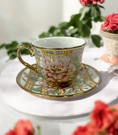 ست فنجان نعلبکی طرح گل‌خط دار