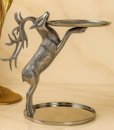 گوزن ایستاده شیرینی