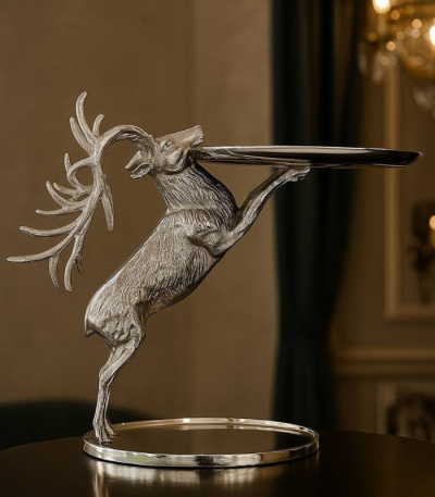 گوزن ایستاده شیرینی